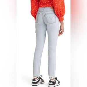 Levi’s 501 Skinny light wash, distressed